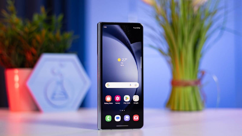 Here's our first possible glimpse at Galaxy Z Fold 6's external screen with symmetrical bezels
