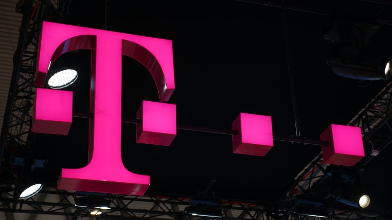 T-Mobile tries to convince customer to drop price hike-related FCC complaint, fails spectacularly