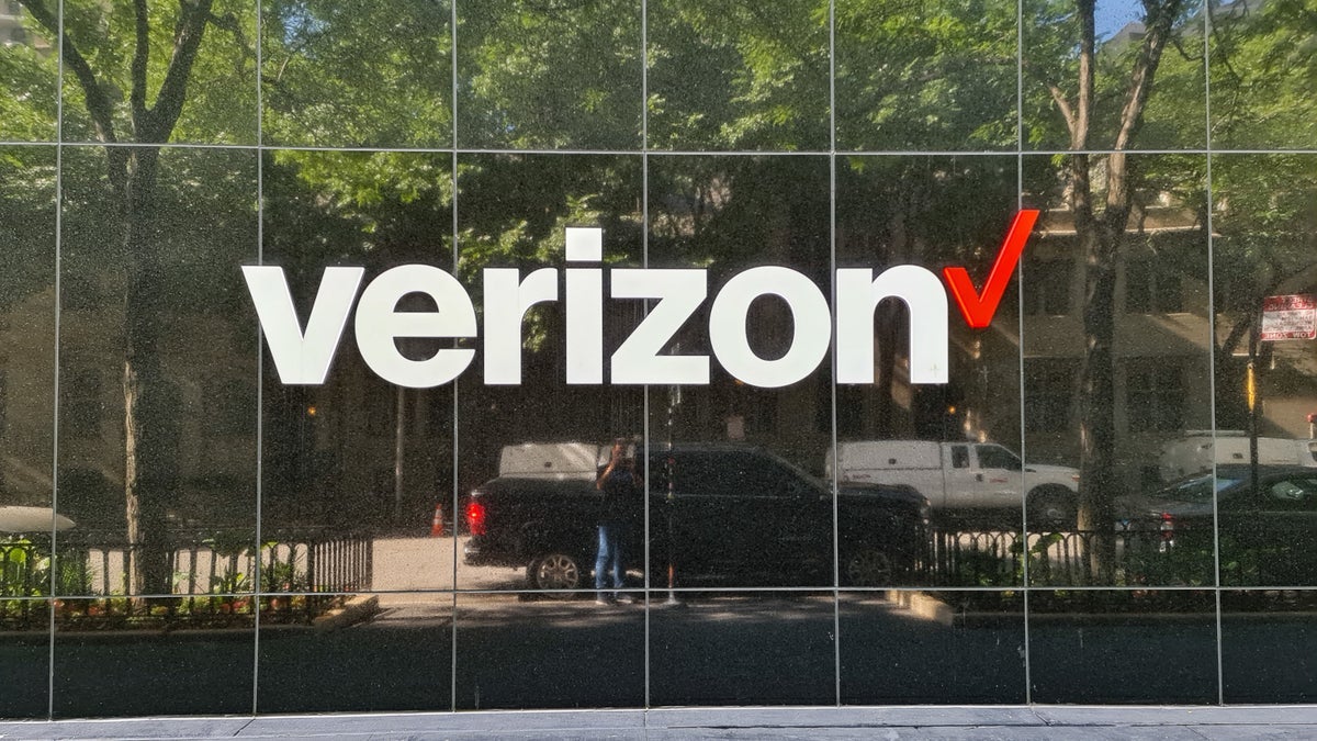 Verizon tells the FCC not to allow AT&T to get 4.9GHz spectrum worth  billion