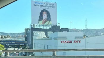 Promoting Safari's privacy on iPhone, Apple's new billboard takes a subtle jab at Google Chrome
