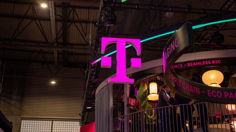 Verizon and AT&T can't touch T-Mobile in this insanely detailed new 5G report