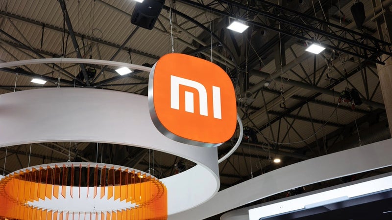 Xiaomi Mix Flip live images reveal dual camera setup and fast charging