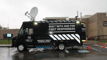 T-Mobile and Verizon unite to prevent AT&T from getting free airwaves for first responders