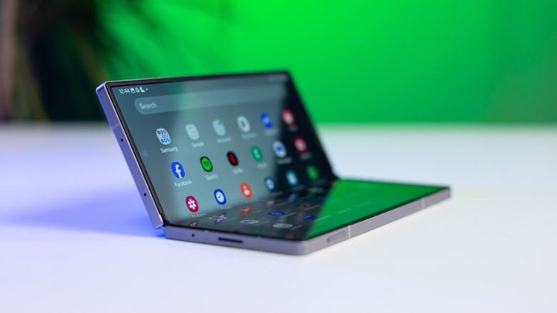 Buy Samsung Galaxy Z Fold 6 right now for $300 of credit