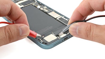 iPhone 16 battery replacement process