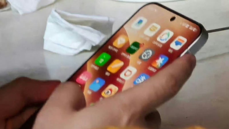 Oppo Find X8 leaked in live images alongside specs details