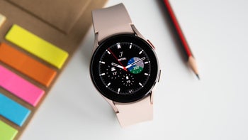 The Galaxy Watch 4 in Pink color.