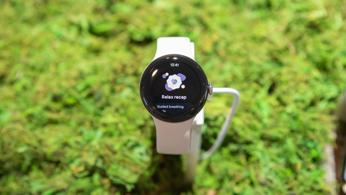 谷歌将于今年晚些时候恢复在 Pixel Watch 1 和 2 上部署 WearOS 5