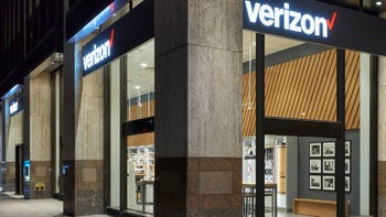 A corner Verizon location is seen with large windows allowing passers-by to look intot he store.