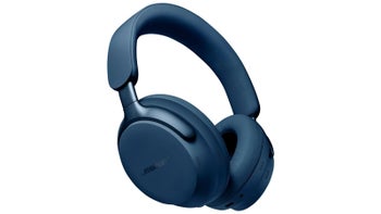 Bose QuietComfort Ultra Headphones in Lunar Blue color