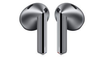 Samsung Galaxy Buds 3 in silver