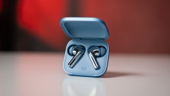 OnePlus Buds 3 in Splendid Blue, placed on a table in their opened charging case.