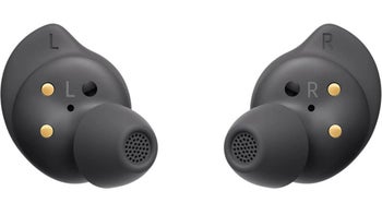 Samsung Galaxy Buds FE in graphite