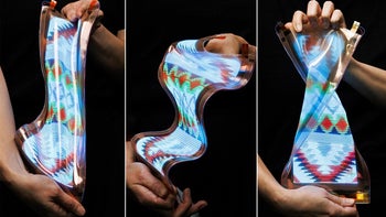 LG demos stretchable 12-inch display that can be pulled into an 18-incher