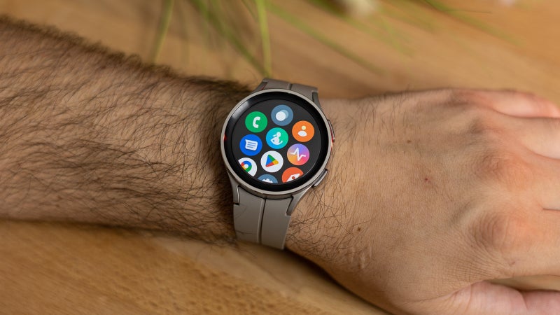 Samsung is bringing One UI 6 Watch to older Galaxy Watch devices