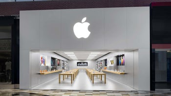 Front of an Apple Store shows a rectangularentry into the store with the Apple icon above the entrance.