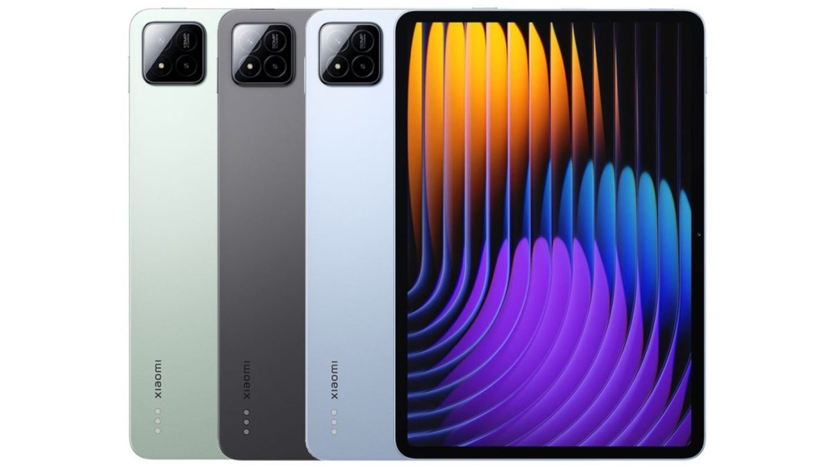 Four Xiaomi Pad 7 tablets in different colors.
