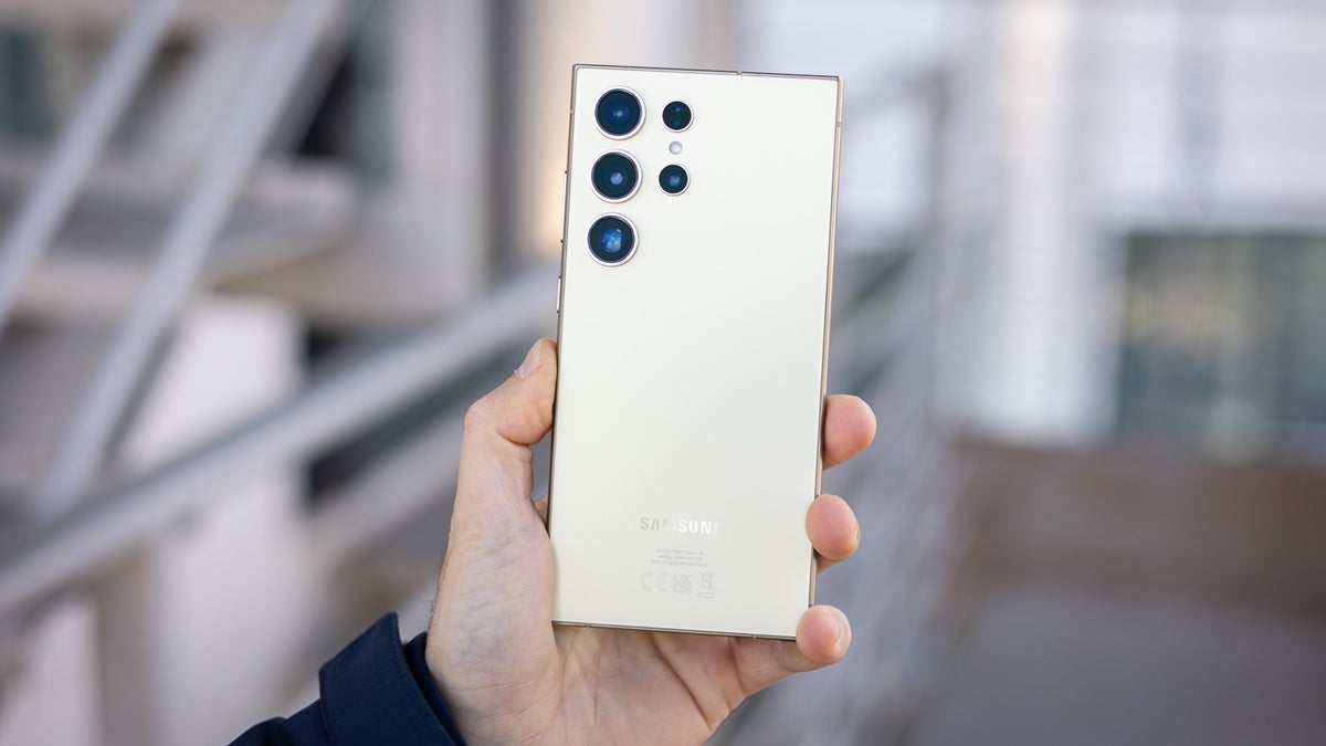A person holding a Galaxy S24 Ultra