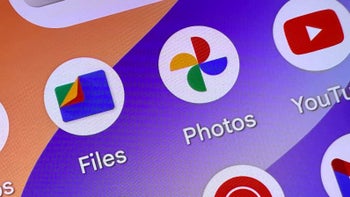 Image of an Android homescreen displaying the Files by Google and Photos application icons