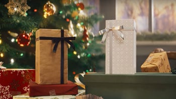 Pixel and iPhone share a Christmas moment in new Google ad