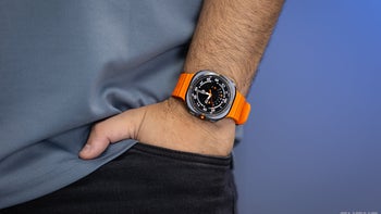 A person wearing the Galaxy Watch Ultra.