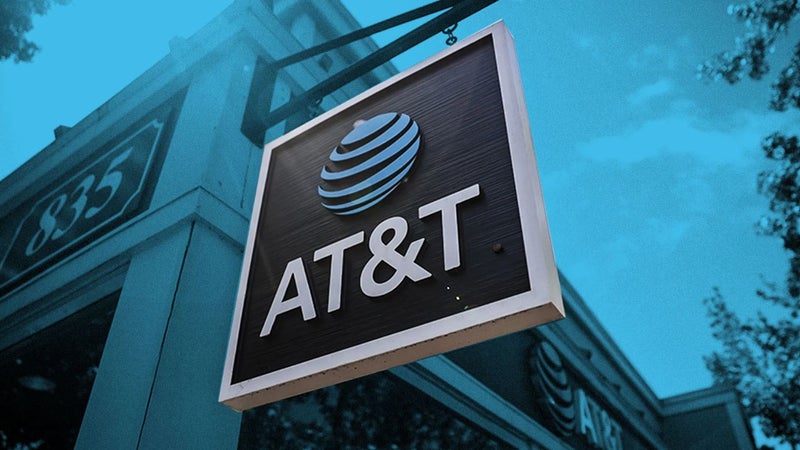 AT&T gives T-Mobile and Verizon a masterclass in customer care by guaranteeing payment for outages