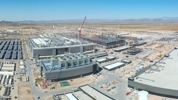 TSMC is starting to produce chps at Fab 21 in Arizona which can be seen from this view from the sky overlooking the factory.