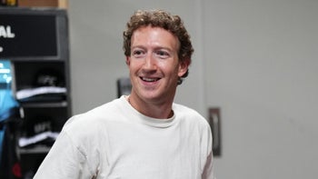 Mark Zuckerberg visits Joe Rogan and blasts Apple