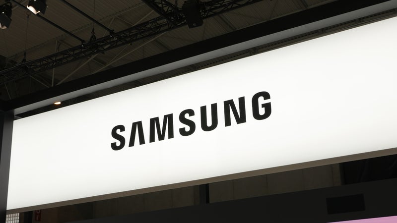 At CES Samsung shows off the future of smartphones