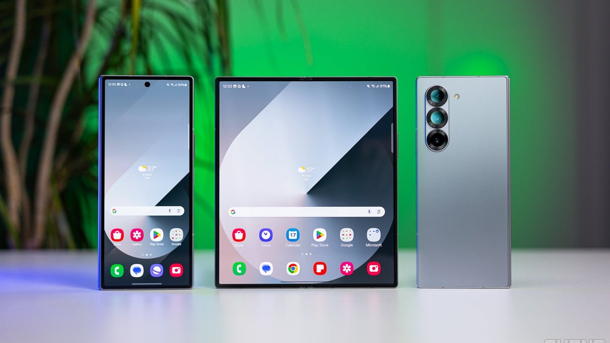 Three Galaxy Z Fold 6 displayed on a table, with two showing their screens and one showing its back.
