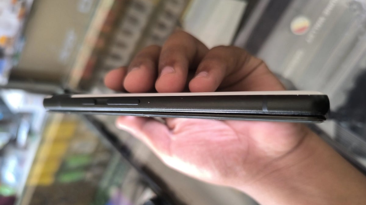 Swollen battery breaks the display and makes this Pixel 6a dangerous to use