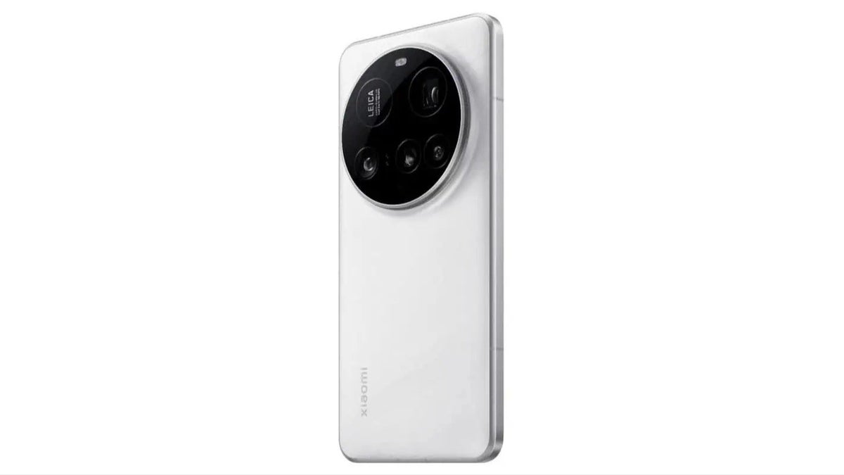 A white Xiaomi 15 Ultra smartphone with a large circular camera module on the back.