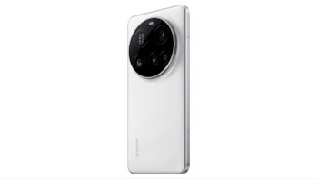 A white Xiaomi 15 Ultra smartphone with a large circular camera module on the back.