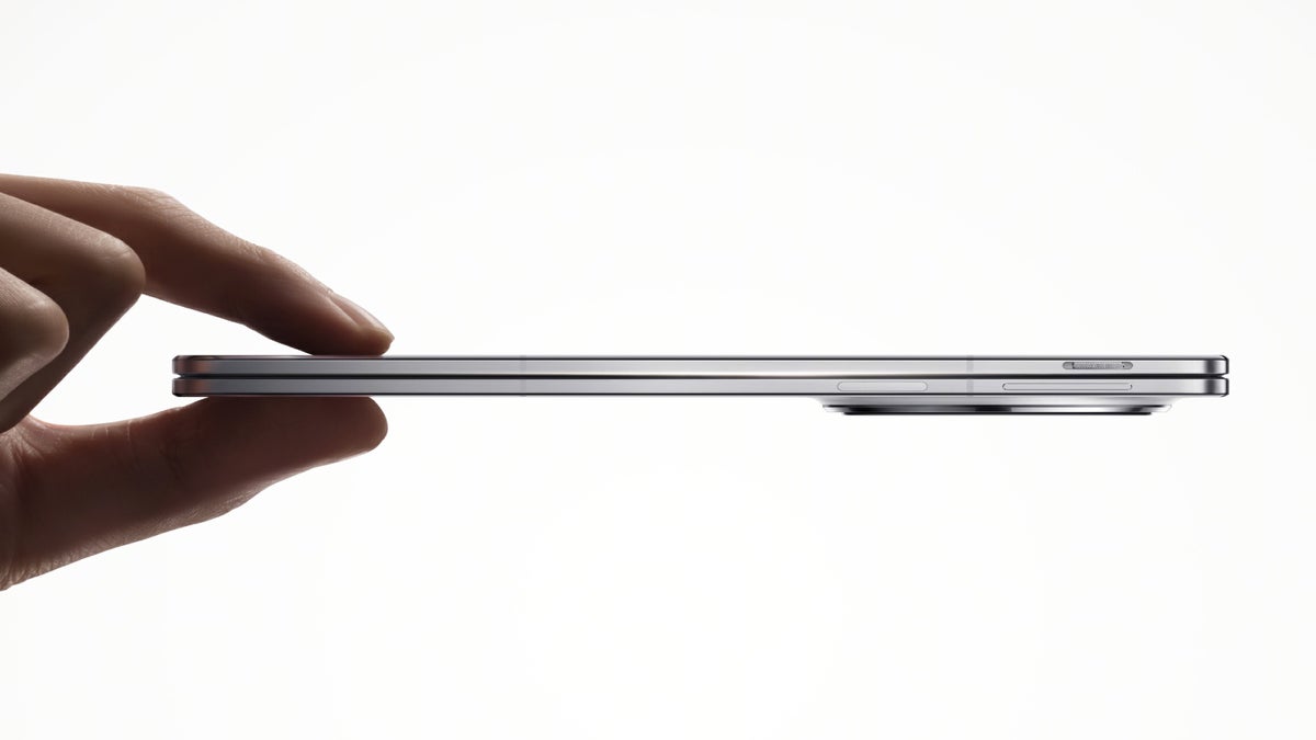 A person's fingers holding the Oppo Find N5.