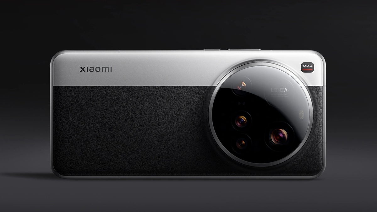Xiaomi 15 Ultra in white.
