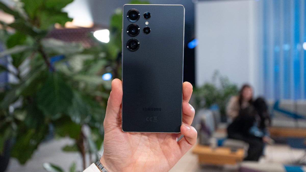 The Samsung Galaxy S25 Ultra is held in the left hand showing off the back of the device.