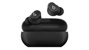 Beats Solo Buds in Matte Black color