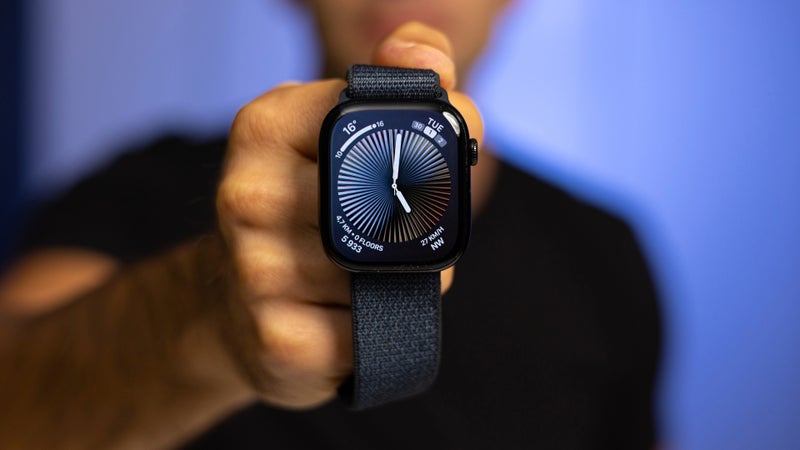 Apple feels the burn of smartwatch sales crashing, but one brand is winning big