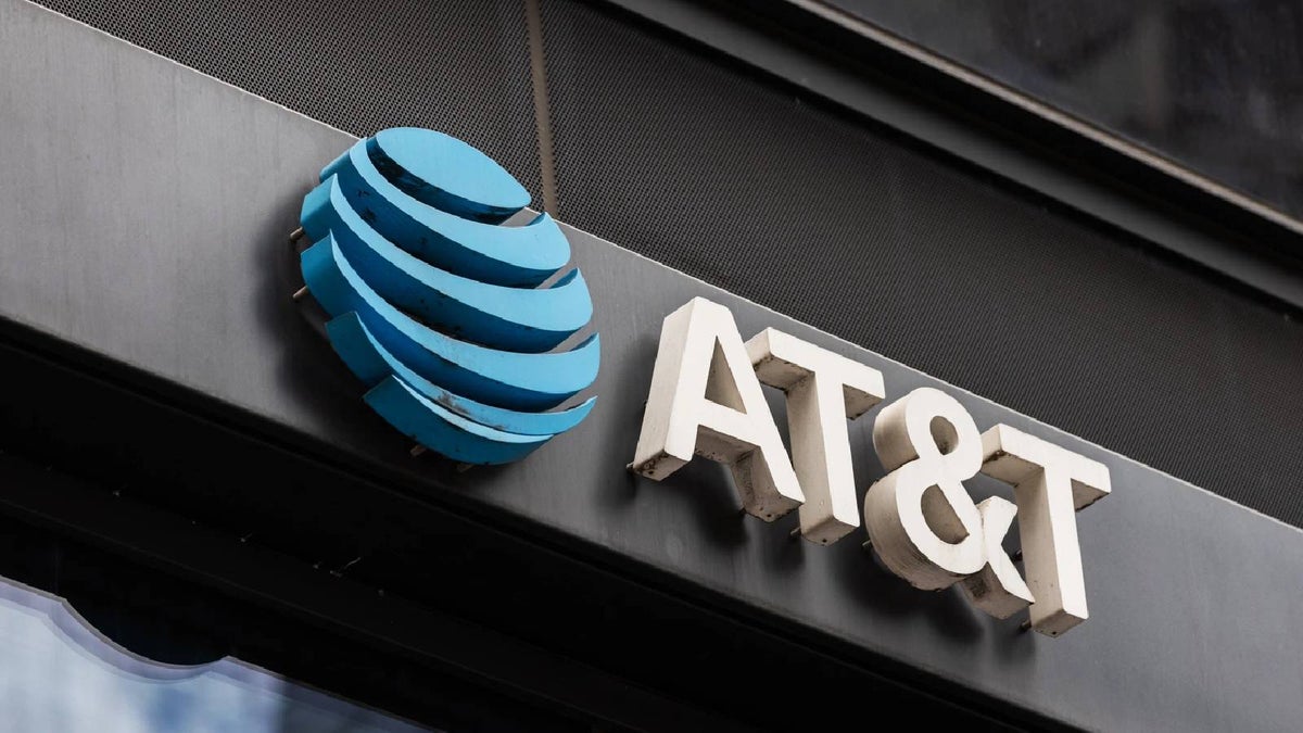 AT&T's operators a century ago: 24-hour shifts and 36,000 calls a day