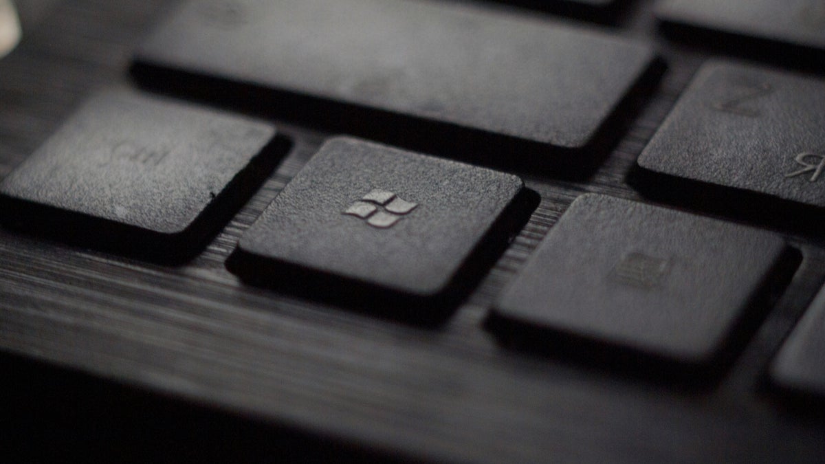 Image of a keyboard with the windows key