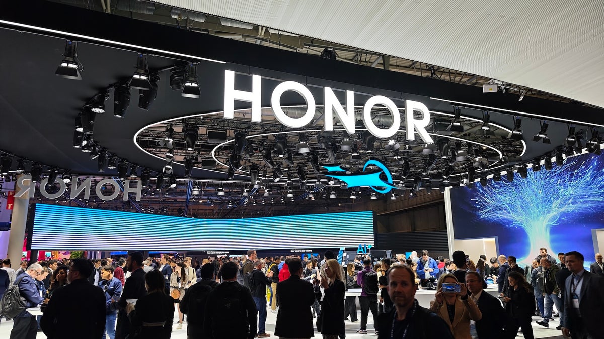 Large space with many people and big glowing letters reading "HONOR".