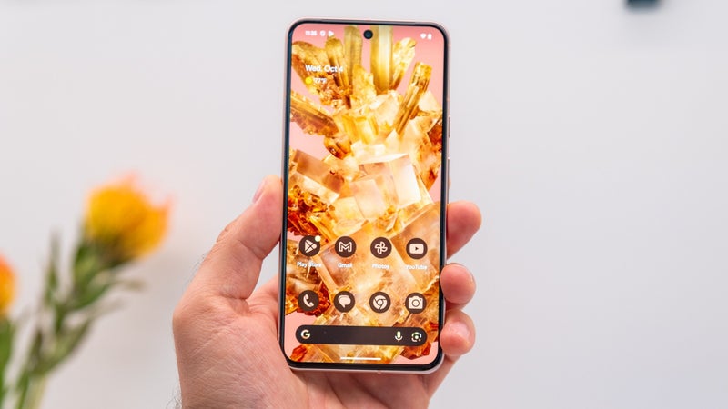 At $201 off, the Pixel 8 plunges below $500 on Amazon for the first time in a month