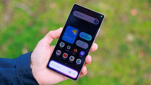 Samsung Galaxy S25 Ultra from the front