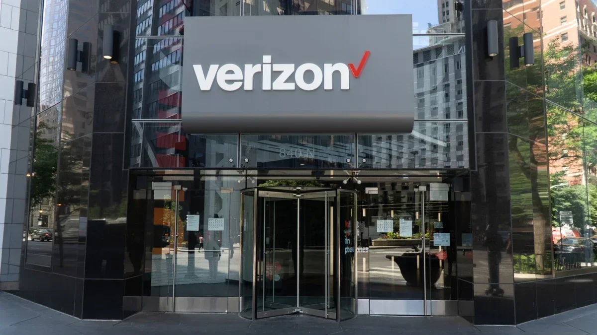phonearena.com - Iskra Petrova - Game, set, Verizon: telecom giant becomes official partner of U.S. tennis tours