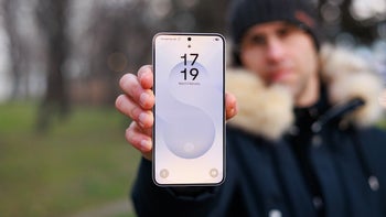 A person holding a Galaxy S25.