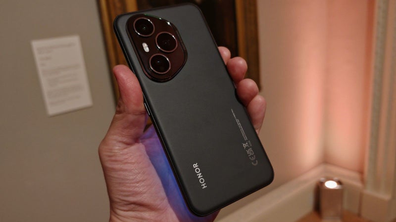 Hands-on: The Honor 400 Pro is a flagship in disguise with some really cool features