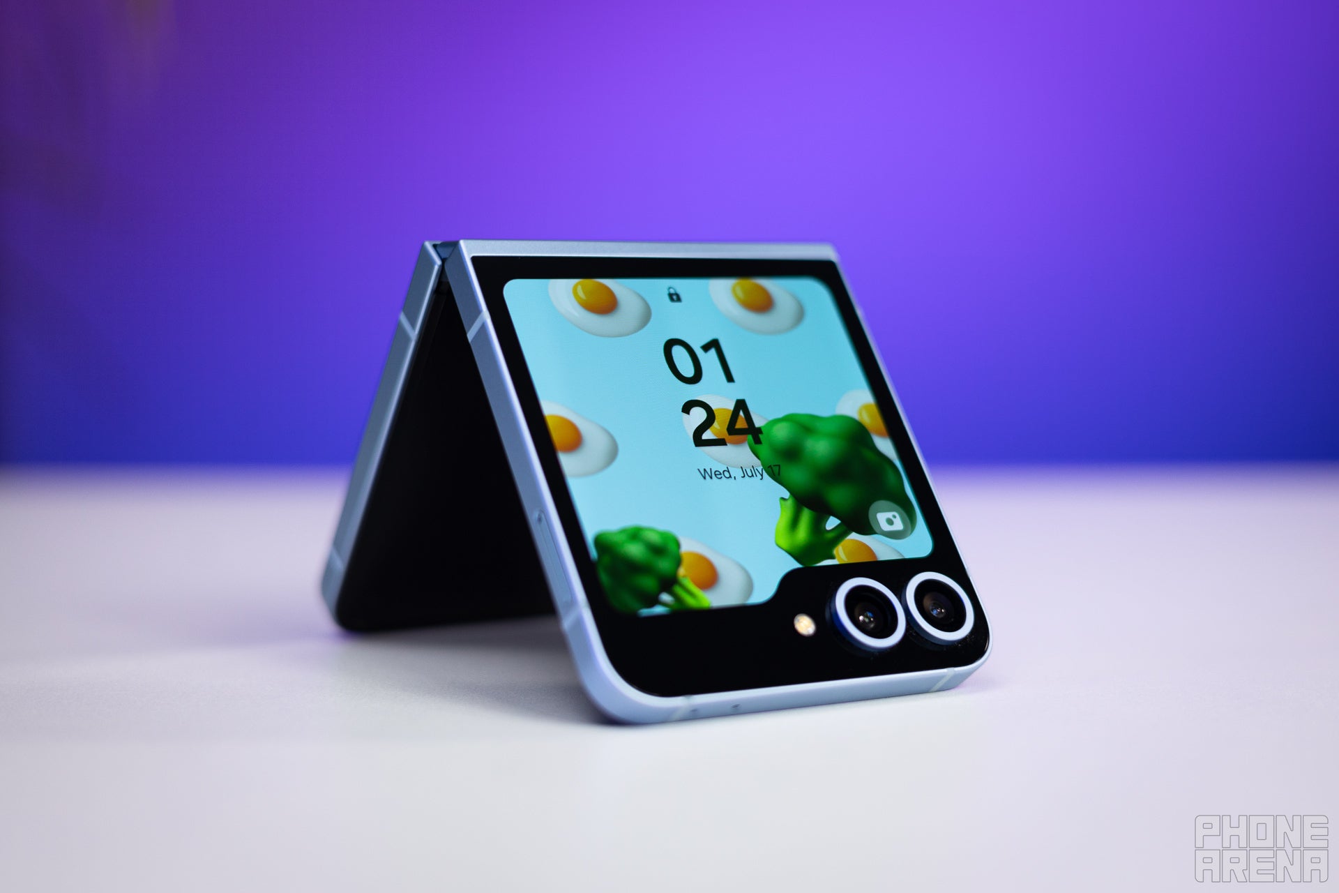 At $200 off, the 256GB Galaxy Z Flip 6 is a flipping-good deal