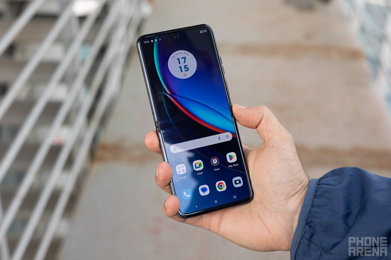 Motorola drops this Razr+ (2023) model further in price, beating even Amazon's 50% discount