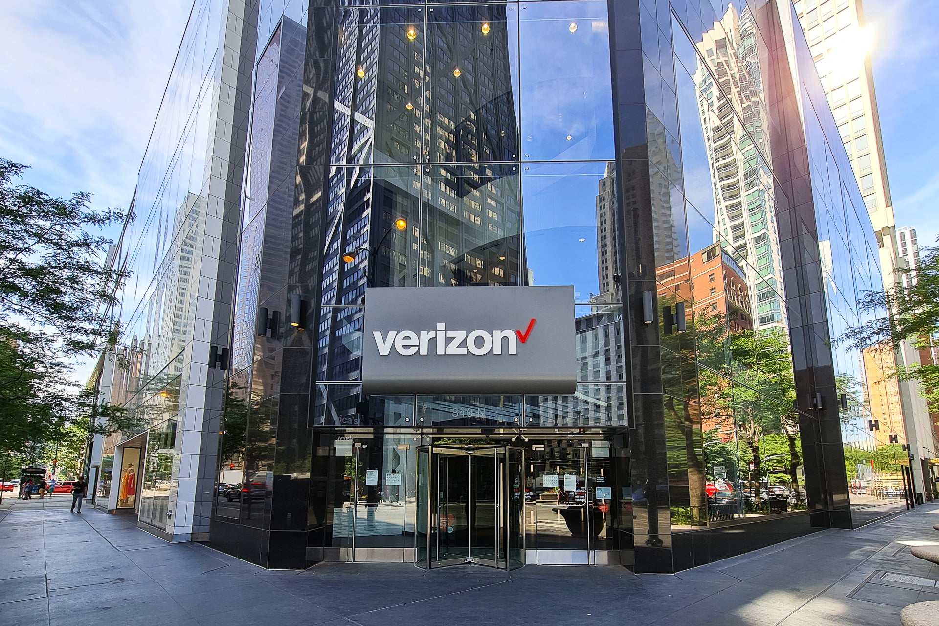Verizon reps allegedly reaching out to customers in a personal capacity