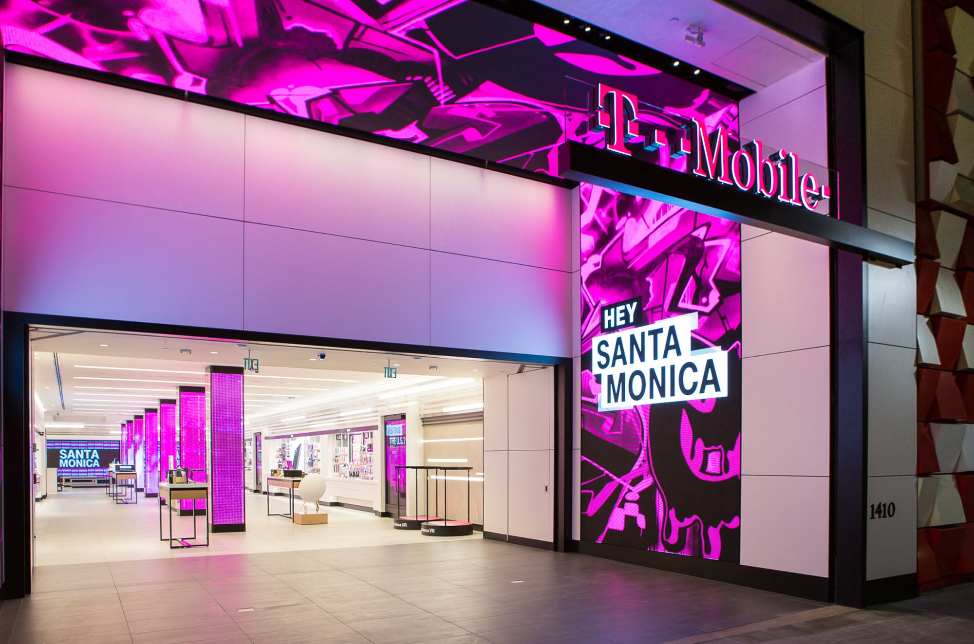 T-Mobile makes huge Starlink announcement as it celebrates another 5G win over AT&T and Verizon
